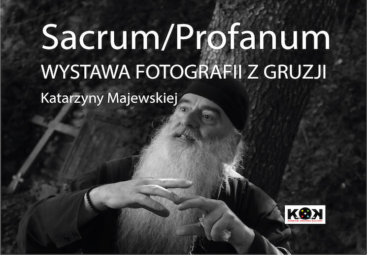 Tekst na tle postaci popa
